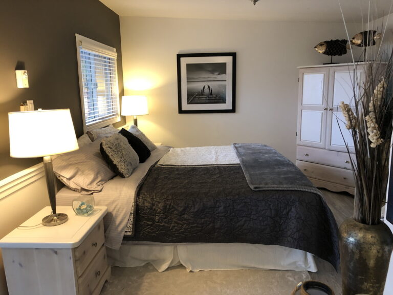 HoneymoonKingBedroom2000x1500c