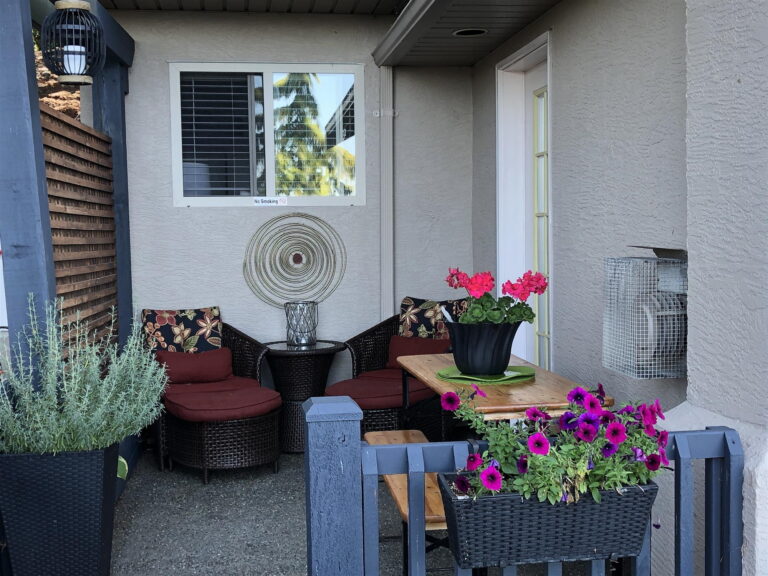 HoneymoonKingPatio2000x1500c